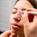 Plastyka nosa poprawiająca estetykę twarzy oraz funkcjonalność dróg oddechowych.