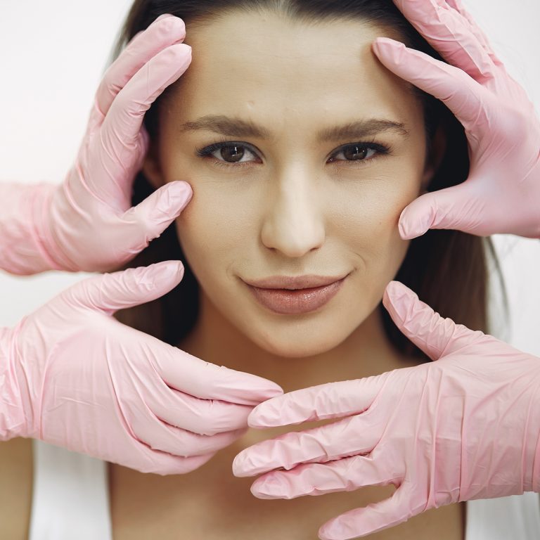 Zarządzanie bliznami po zabiegach chirurgii plastycznej – przegląd metod i terapii wspomagających leczenie. Chirurgia plastyczna Wrocław.